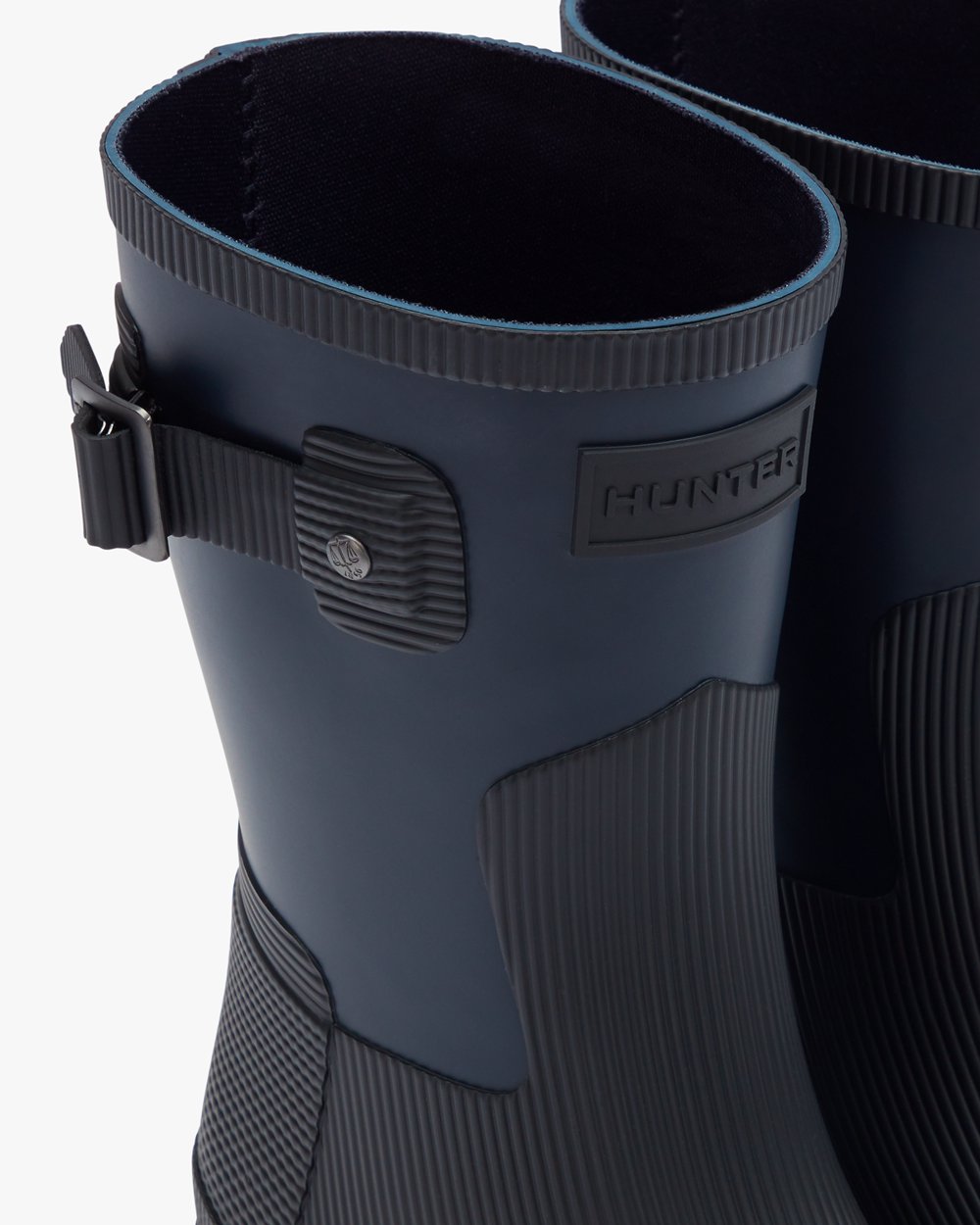 Galochas Curtas Hunter Feminina Azul Marinho/Pretas - Refined Texture Block Slim Fit - 94MQXRDVP